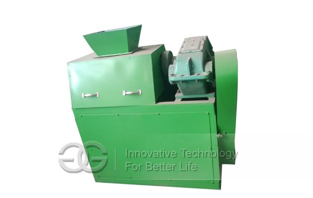 Roll-type organic fertilizer making machine