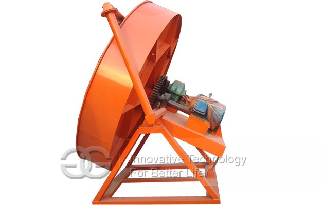 Fertilizer granulating machine